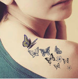 Tatouage éphémère papillon noir et bleu sur épaule - Rêve de Papillon